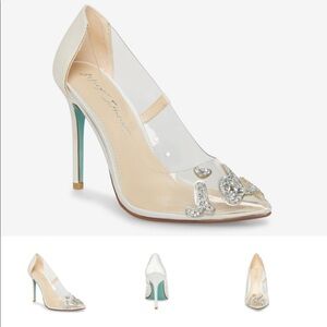 Betsy Johnson “I Do” Bridal Pump- size 6.5